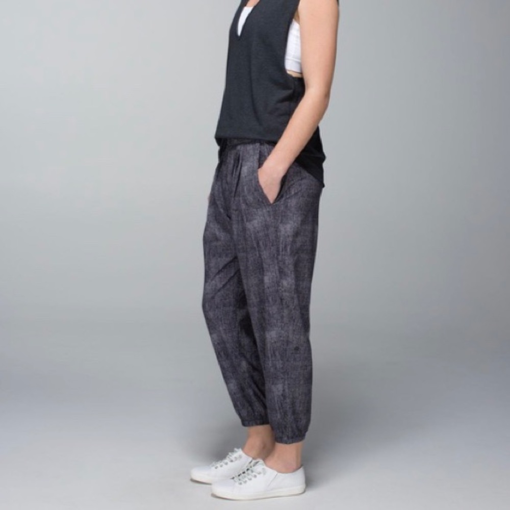 Lululemon Rolling with my Omies pant